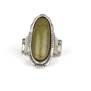 ❣️Green stone and silver ring❣️*